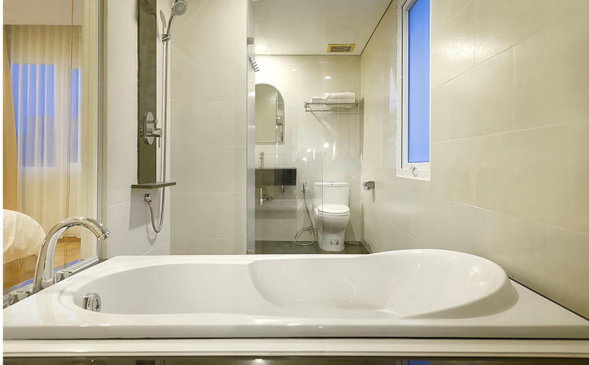 Gemini Saigon Luxury Hotel Хошимин Екстериор снимка